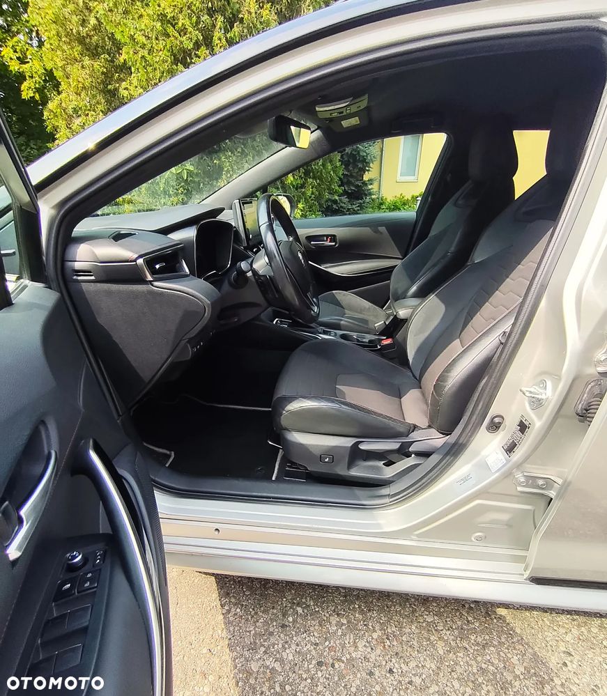 Toyota Corolla 2.0 Hybrid Executive - 21