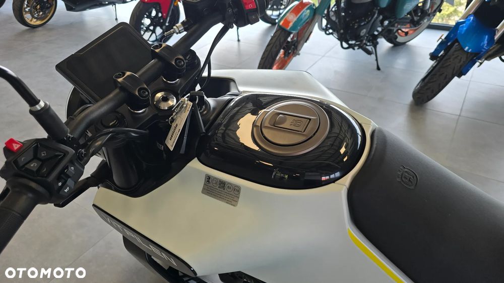 Husqvarna Vitpilen - 15
