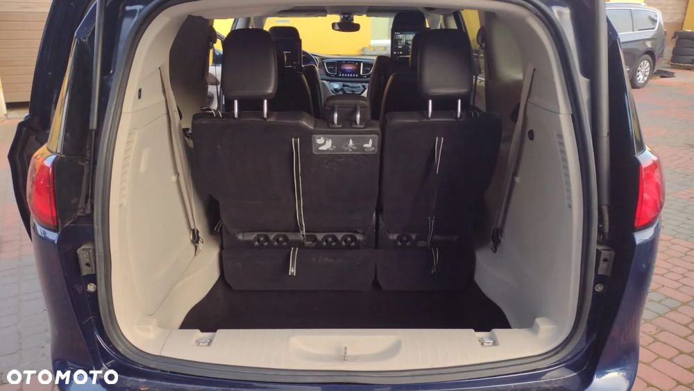 Chrysler Pacifica - 26