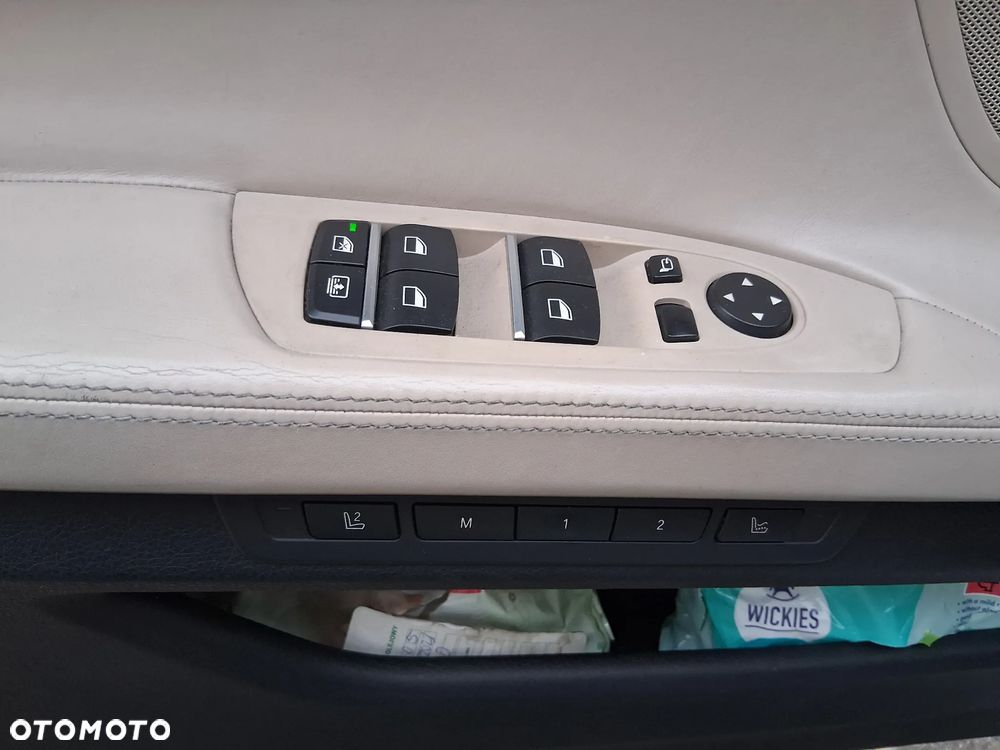 BMW Seria 7 750Li xDrive - 30