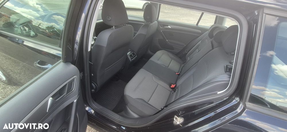 Volkswagen Golf - 8