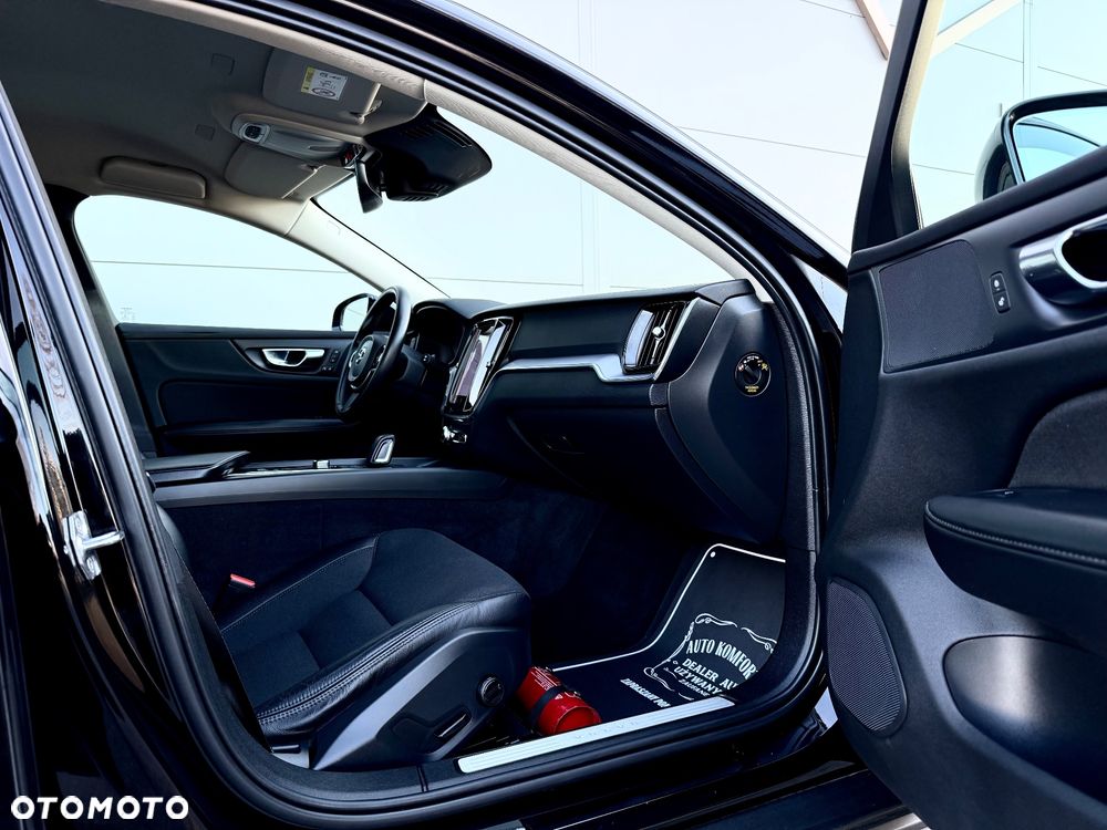 Volvo V60 Cross Country - 30