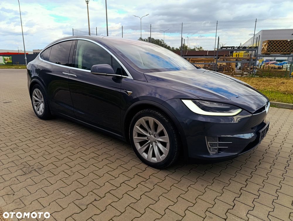Tesla Model X - 19