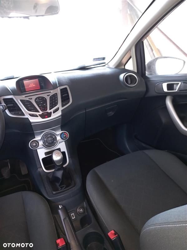 Ford Fiesta 1.25 Silver X (Ambiente) - 8