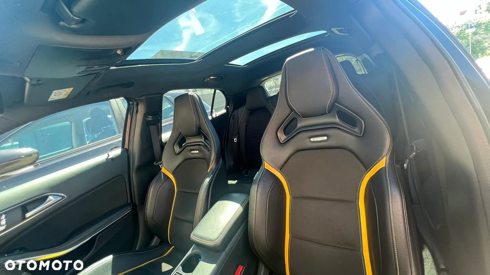 Mercedes-Benz GLA - 9