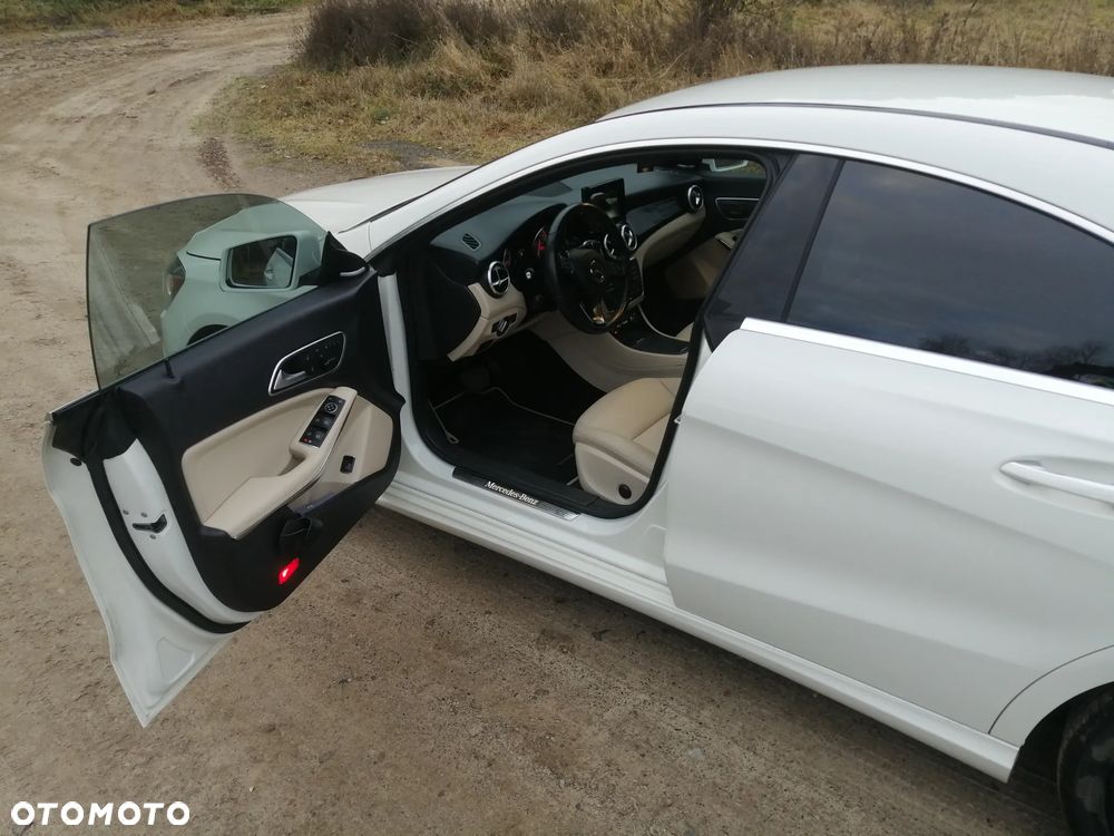 Mercedes-Benz CLA 250 4Matic 7G-DCT - 5