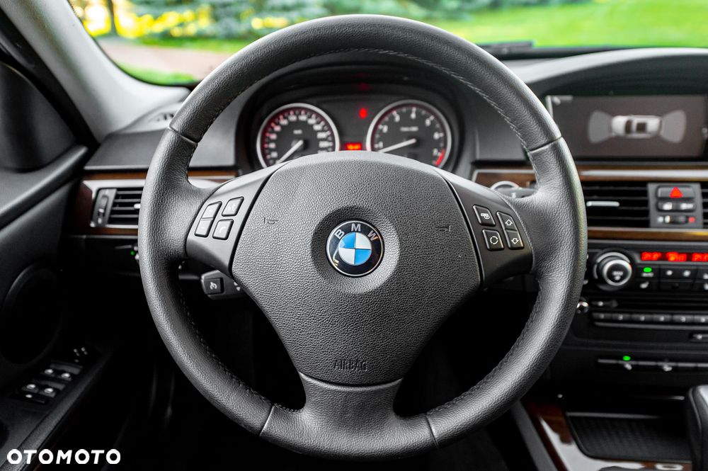 BMW Seria 3 325i xDrive - 15