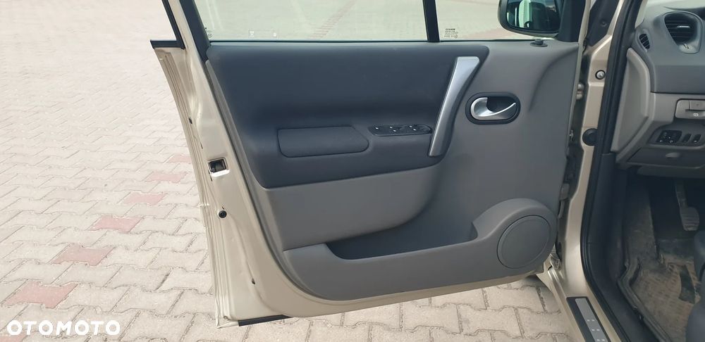 Renault Scenic 1.6 16V Authentique - 17