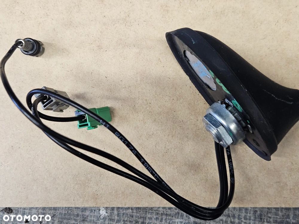 Citroen C3 C4 C5 I II Peugeot 207 308 3008 5008  antena radiowa  navi nawigacji 9658544680