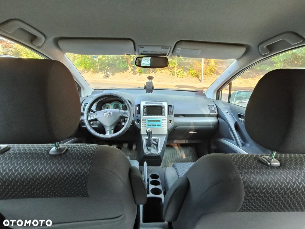 Toyota Corolla Verso 2.2 D-4D Gold - 5