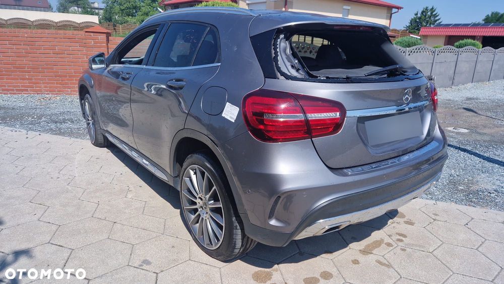 Mercedes-Benz GLA 220 d 4Matic 7G-DCT AMG Line - 4