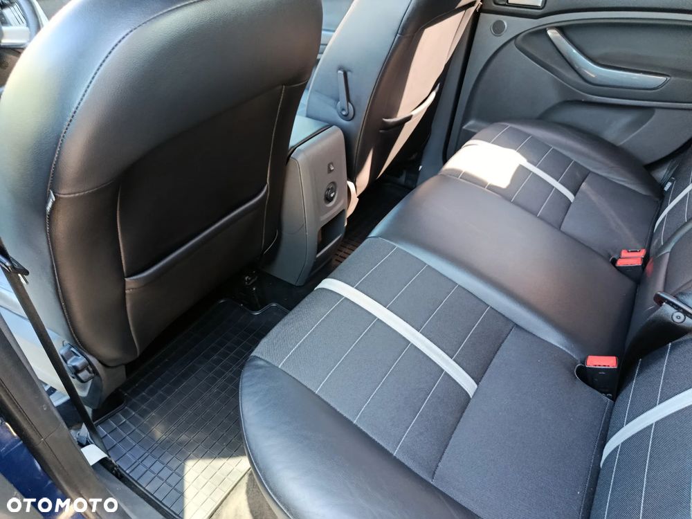 Ford Kuga 2.0 TDCi 4x4 Titanium - 6