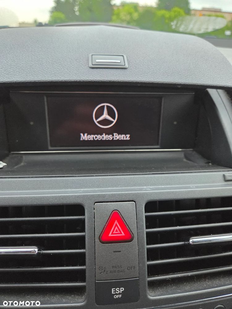 Mercedes-Benz Klasa C 180 Kompressor BlueEFFICIENCY Special Edition - 17