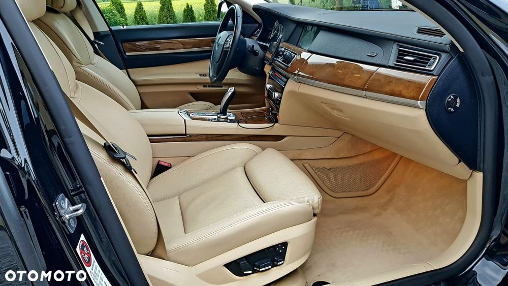 BMW Seria 7 750i - 2