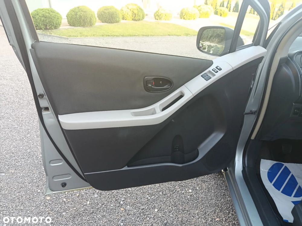 Toyota Yaris - 31