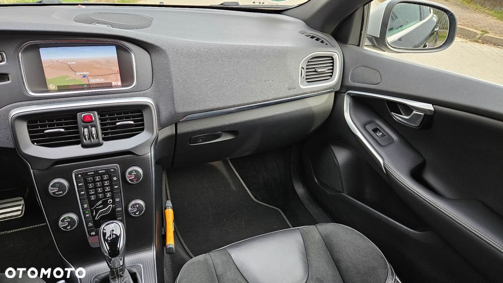 Volvo V40 T3 Drive-E R-Design Momentum - 29