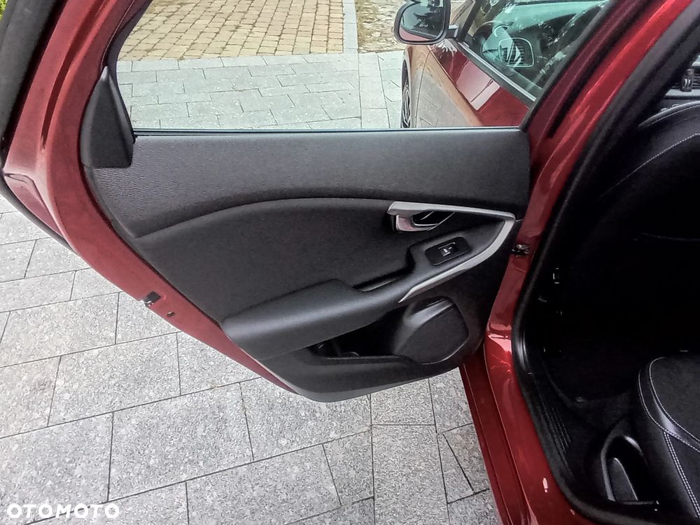 Volvo V40 D2 - 30