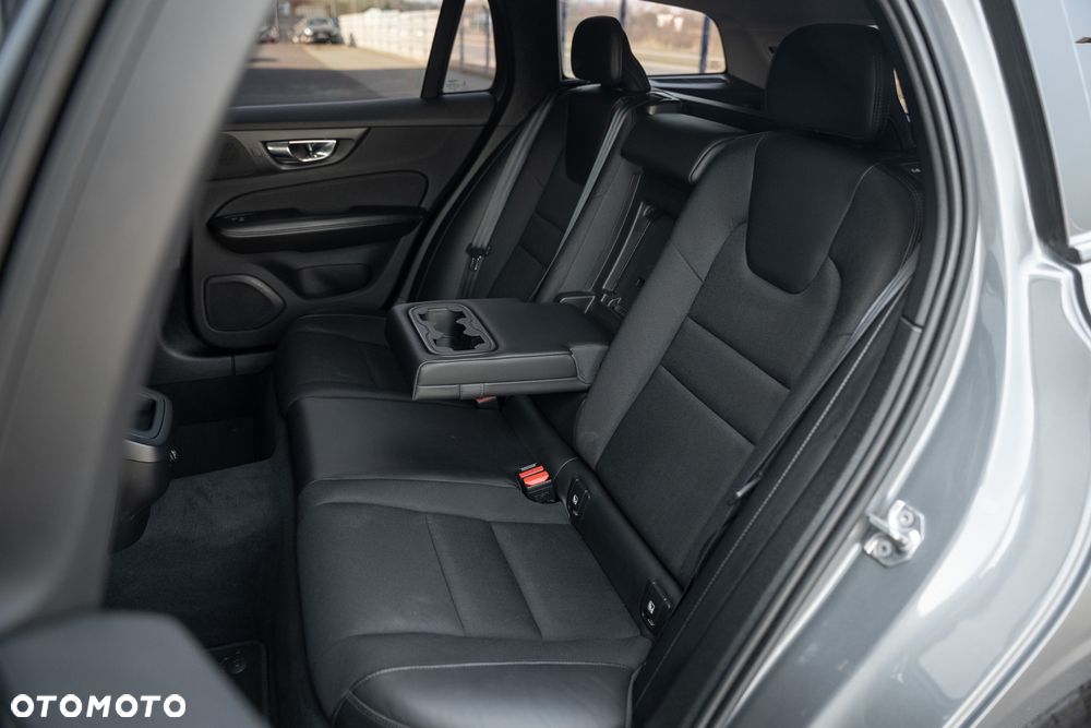 Volvo V60 D4 Drive-E Momentum - 35