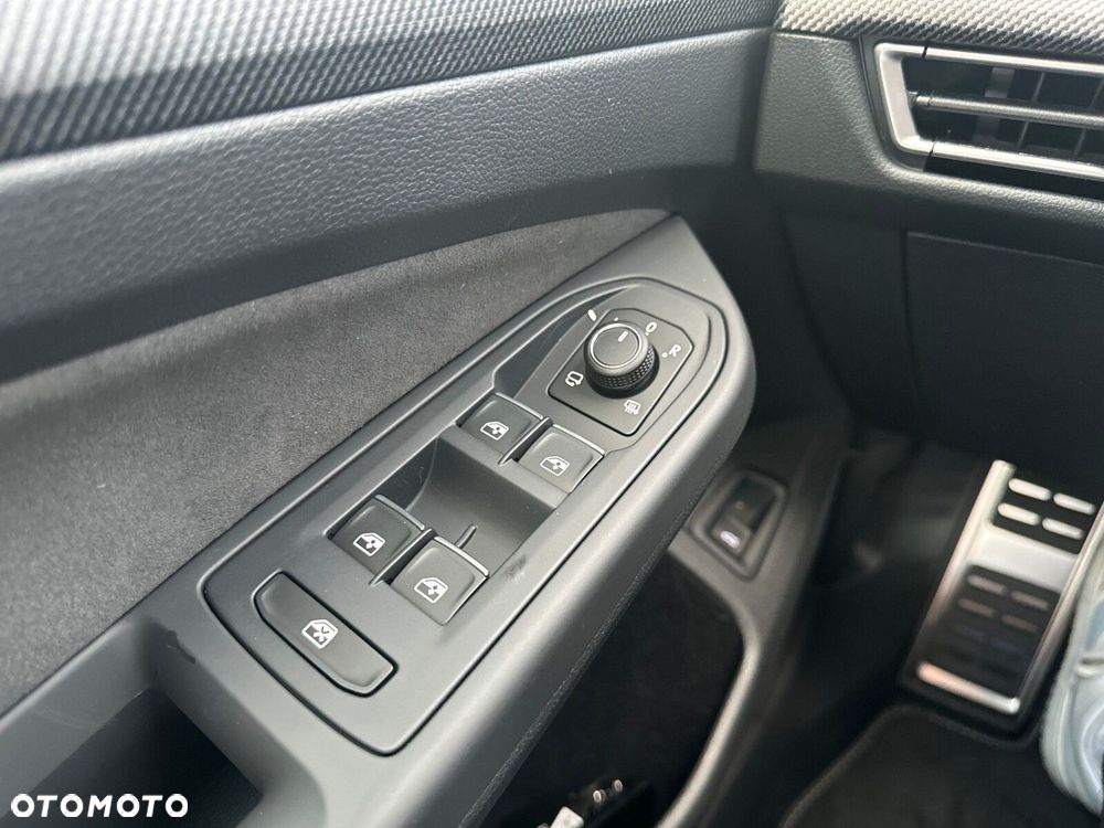 Volkswagen Golf Variant 2.0 TDI R-Line Plus DSG - 24