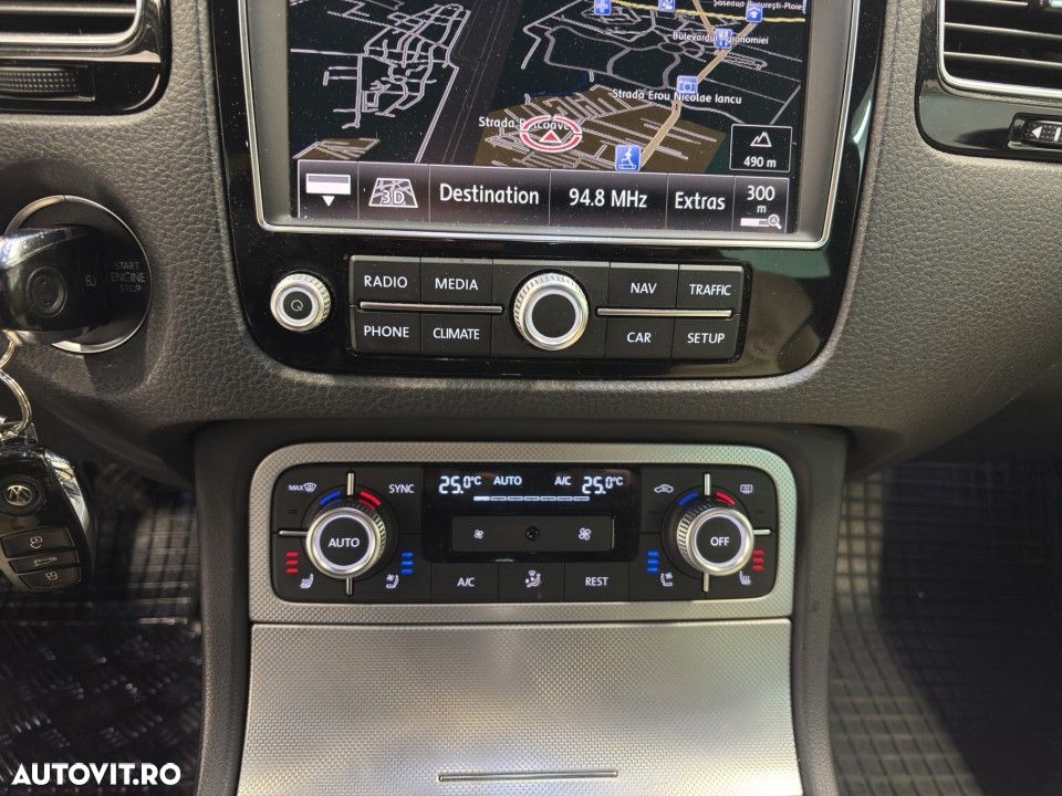 Volkswagen Touareg - 13