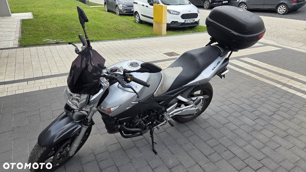 Suzuki GSR - 2
