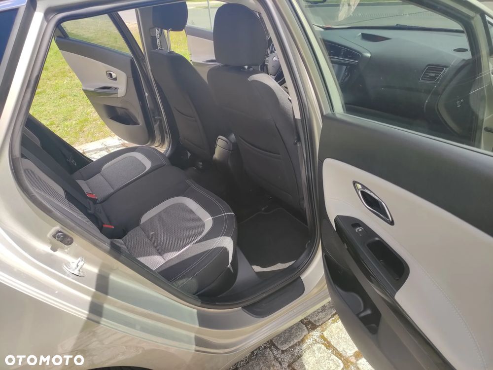 Kia Ceed 1.6 GDI Dream Team Edition - 12