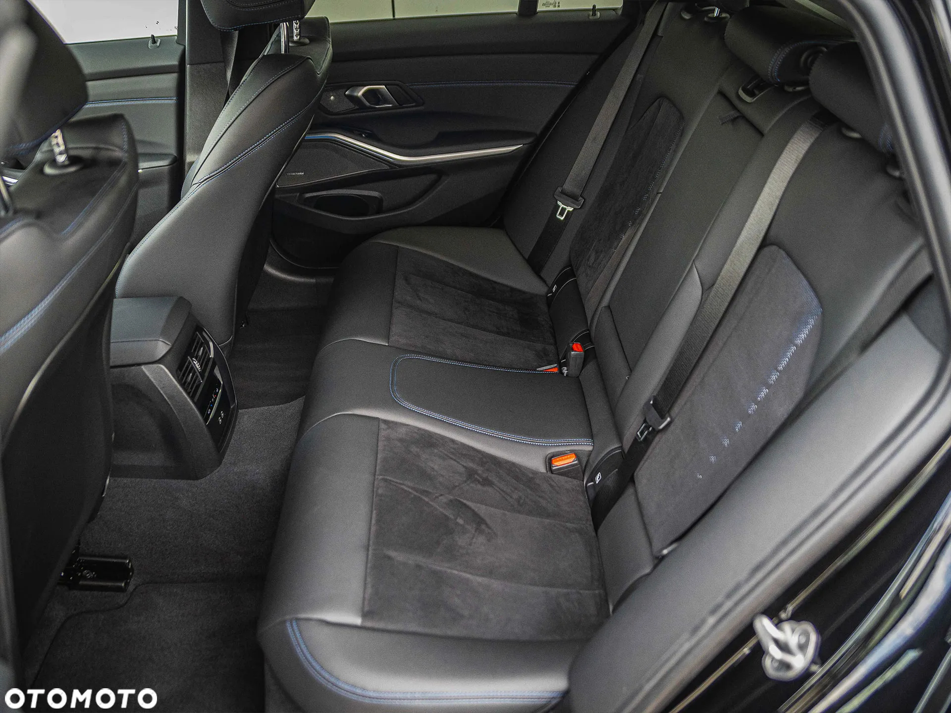BMW Seria 3 330e xDrive M Sport sport - 24