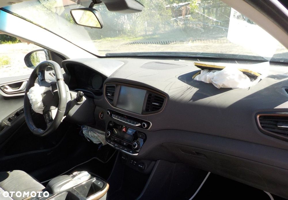 Hyundai IONIQ - 13