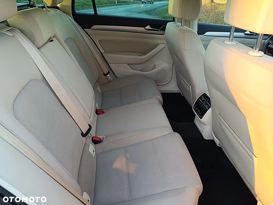 Volkswagen Passat Variant 2.0 TDI BMT Comfortline - 26