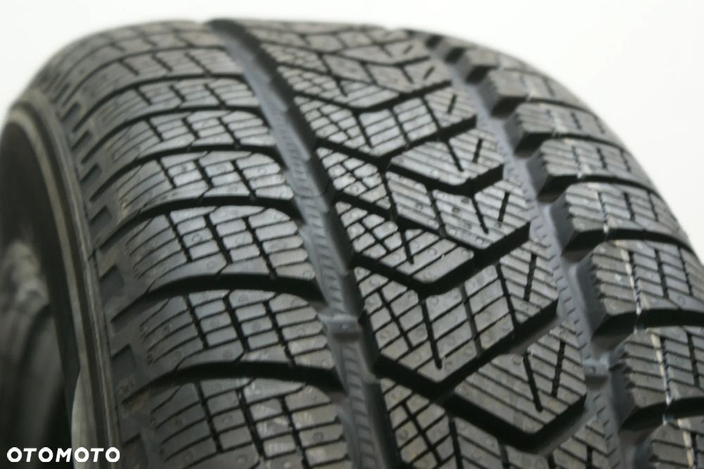 215/65R17 PIRELLI SCORPION WINTER , 8mm 2024r A9887 - 2