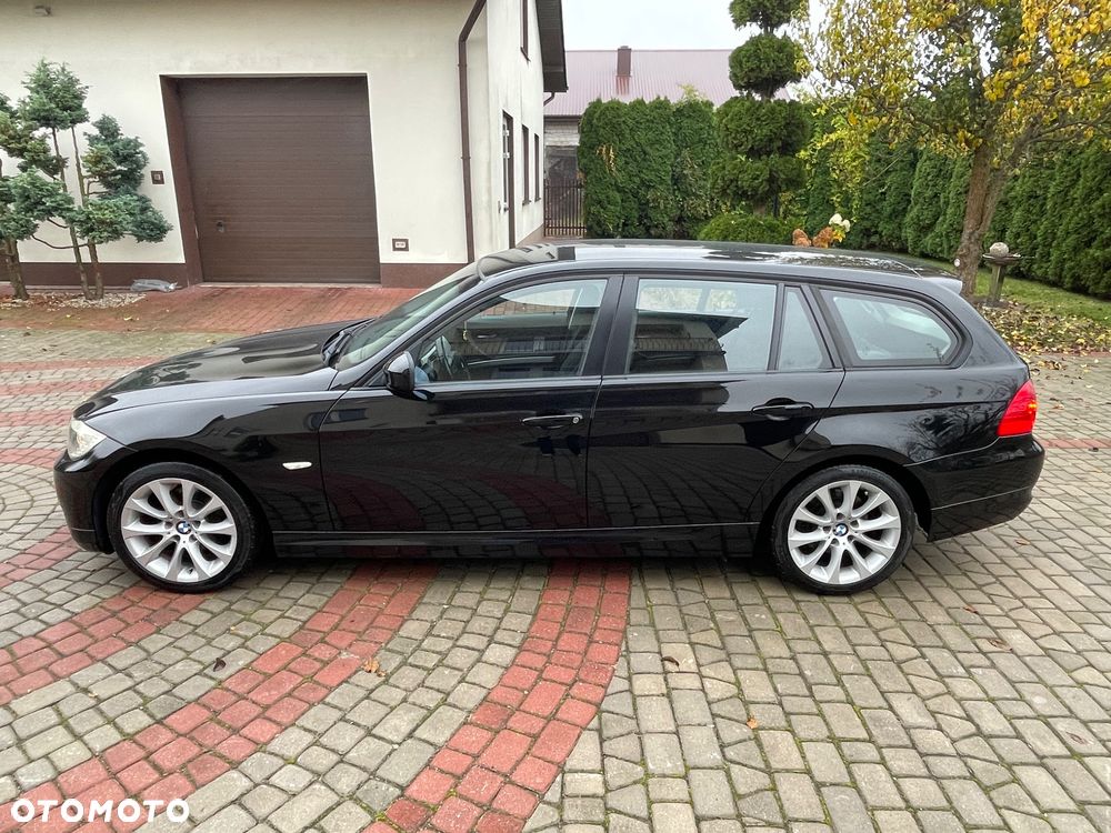 BMW Seria 3 318i Touring - 24