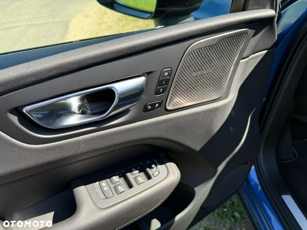 Volvo XC 60 D5 SCR AWD R-Design - 10