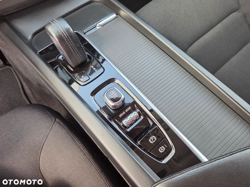 Volvo XC 60 B4 D AWD Geartronic Momentum - 39