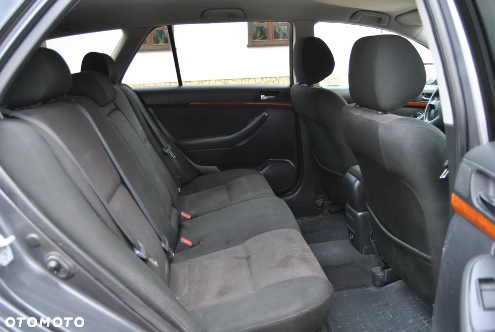 Toyota Avensis 1.8 VVT-i Sol - 8