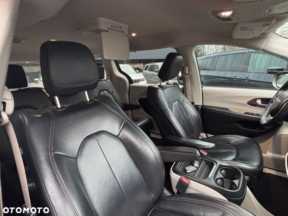 Chrysler Pacifica - 23