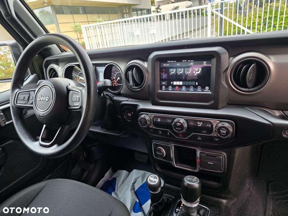 Jeep Wrangler - 9