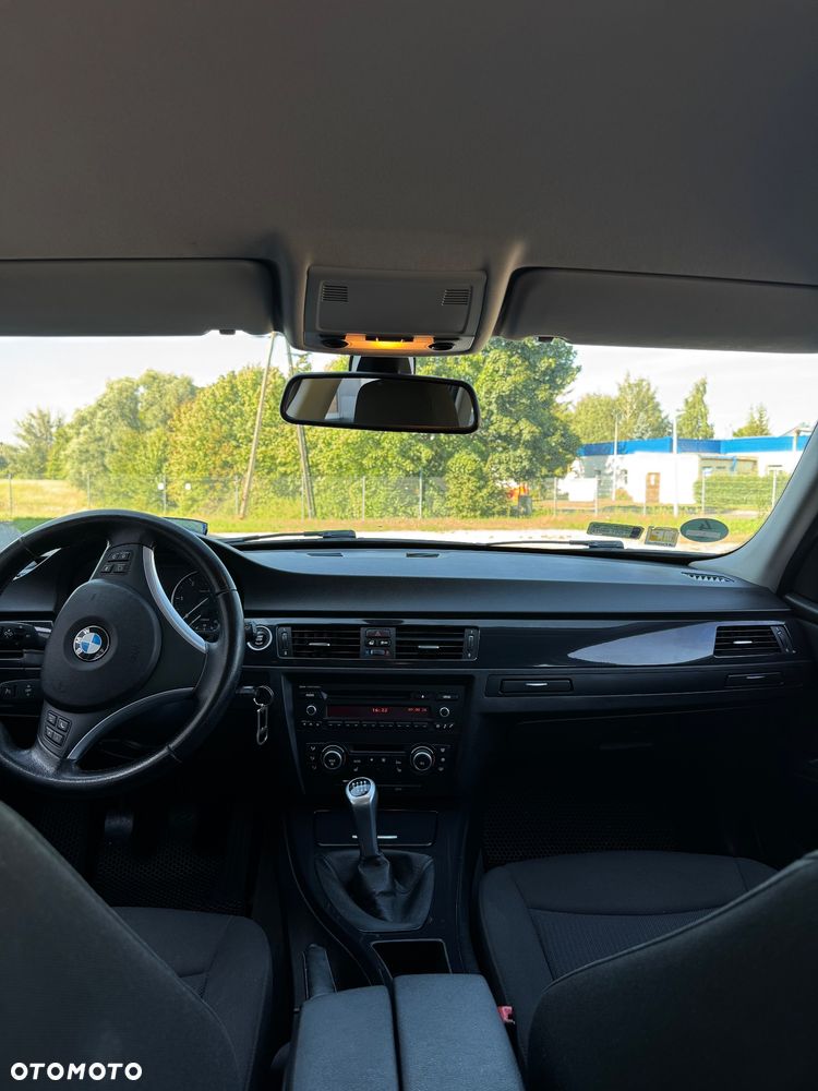 BMW Seria 3 318d - 17