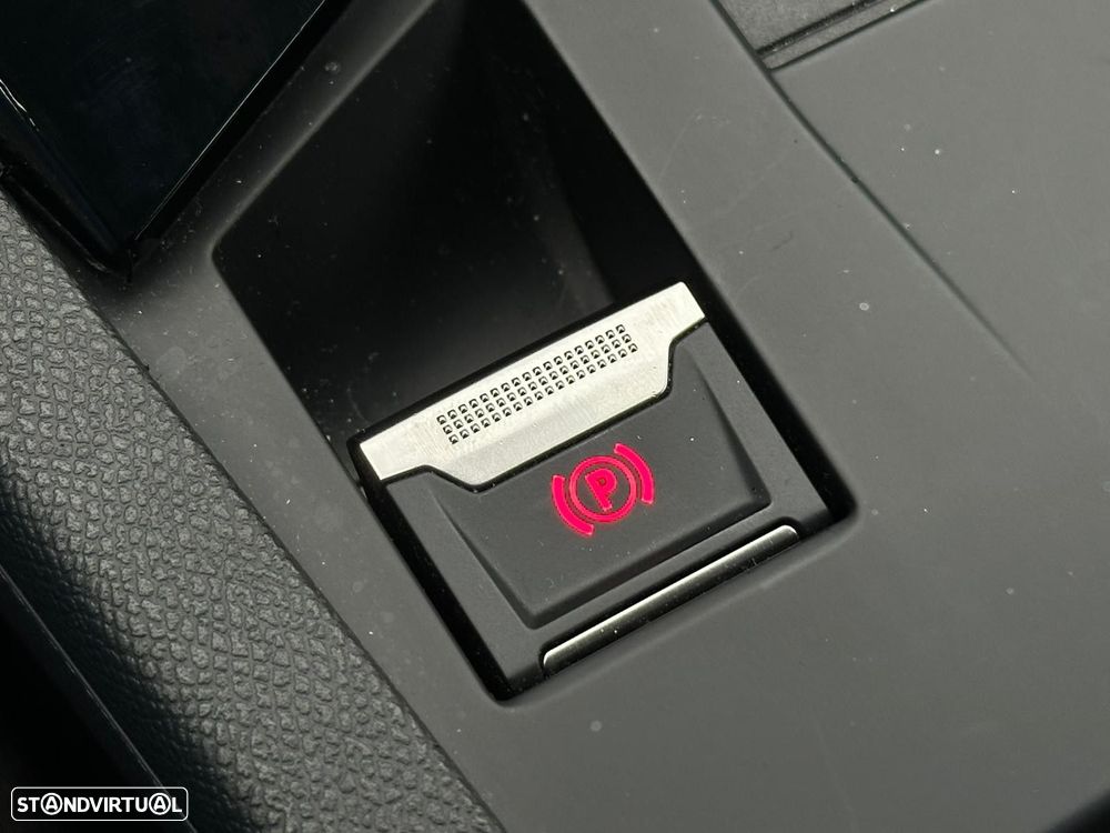 Peugeot 308 1.6 Hybrid Allure e-EAT8 - 22