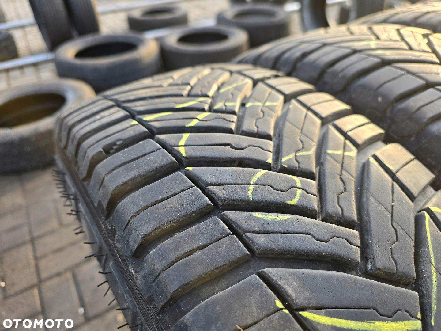 MICHELIN AGILIS CROSSCLIMATE 215/65R15C 104/102T 8mm 4X 21R - 2