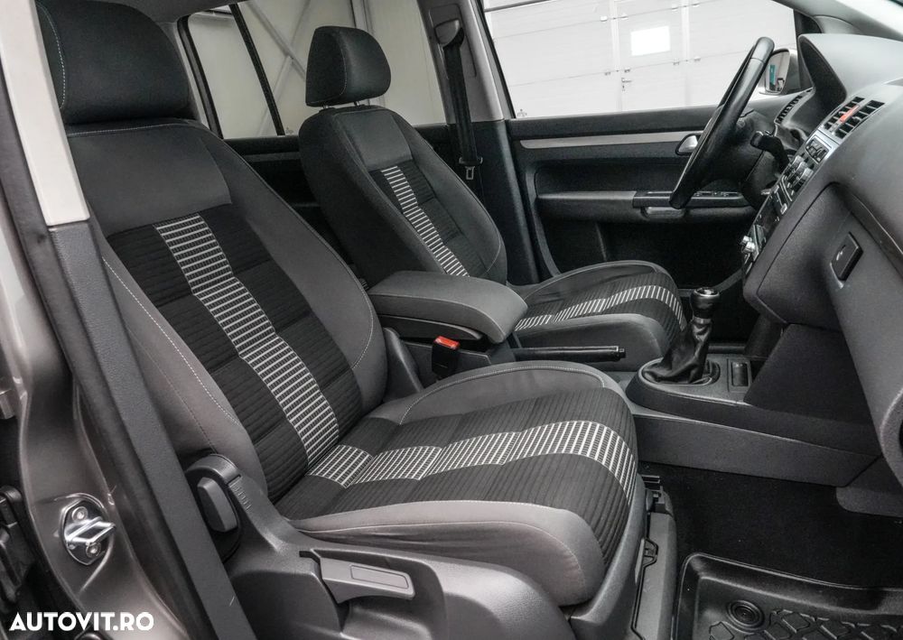 Volkswagen Touran 1.9 TDI DPF Conceptline BlueMotion - 14