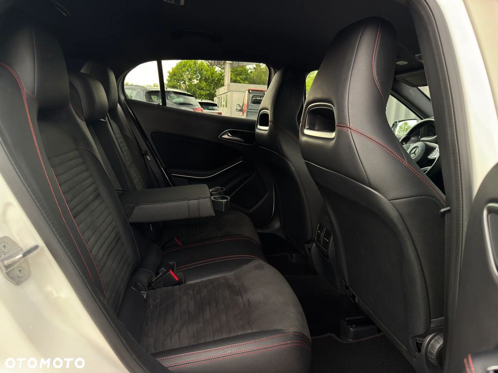 Mercedes-Benz GLA 220 4-Matic AMG Line - 22