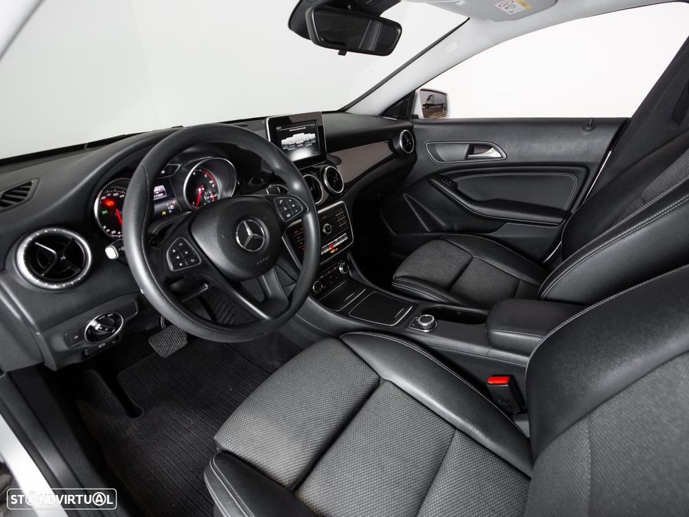 Mercedes-Benz CLA 200 - 8