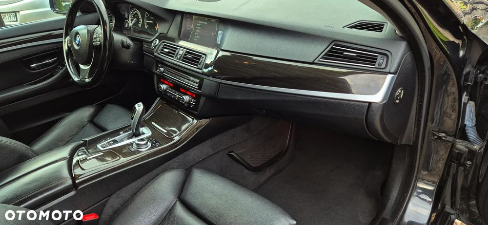 BMW Seria 5 525d xDrive Luxury Line - 28
