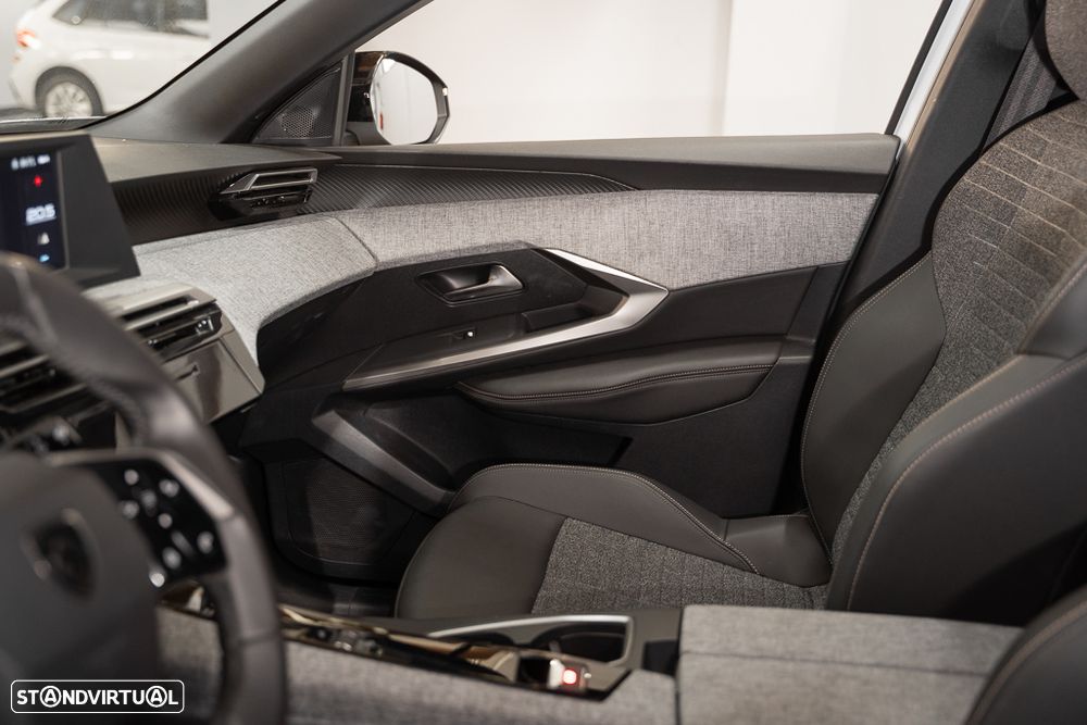 Peugeot 3008 1.2 Hybrid Allure e-DCS6 - 24