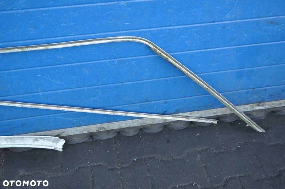 MERCEDES W123 LISTWA DACHU DACHOWA KOMPLET - 2