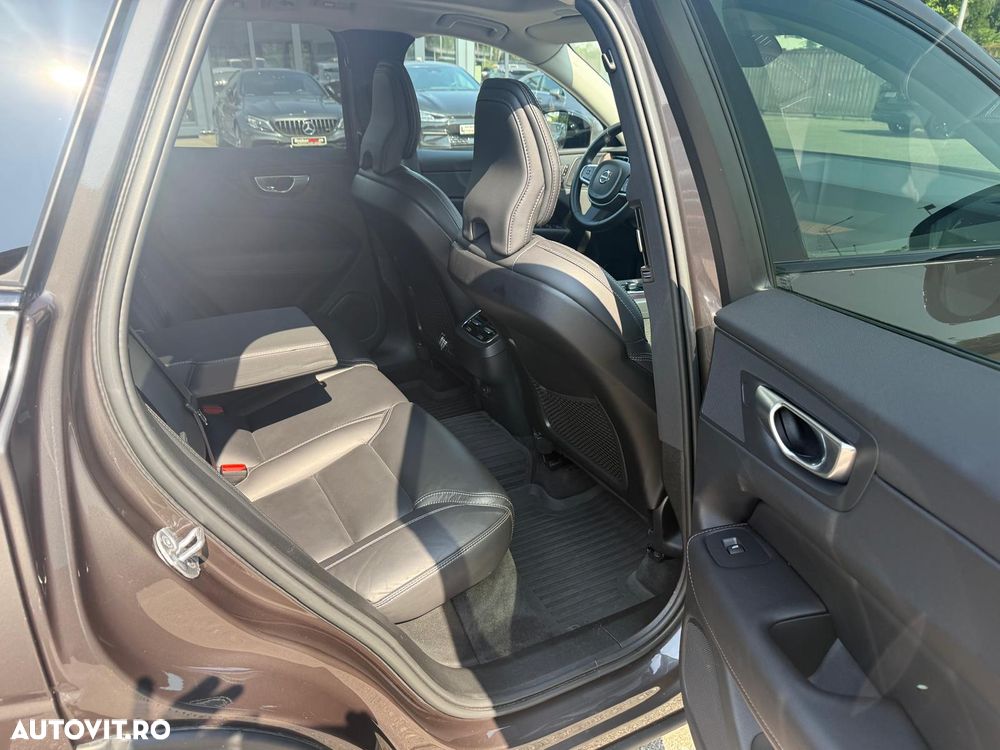 Volvo XC 60 B5 MHEV AT8 AWD R-Design - 21