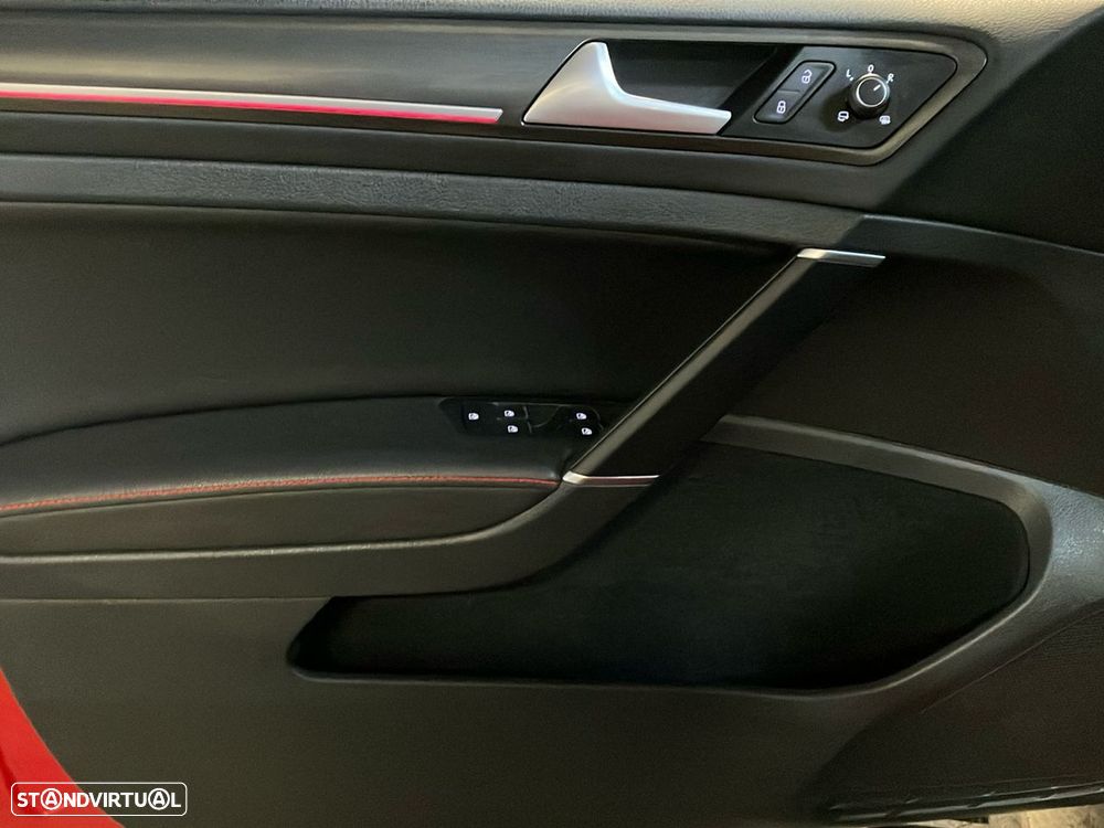 VW Golf 2.0 TSI GTI DSG Performance - 21