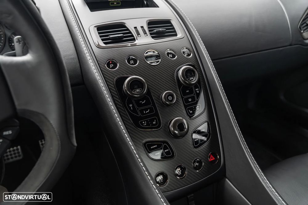 Aston Martin Vanquish - 27