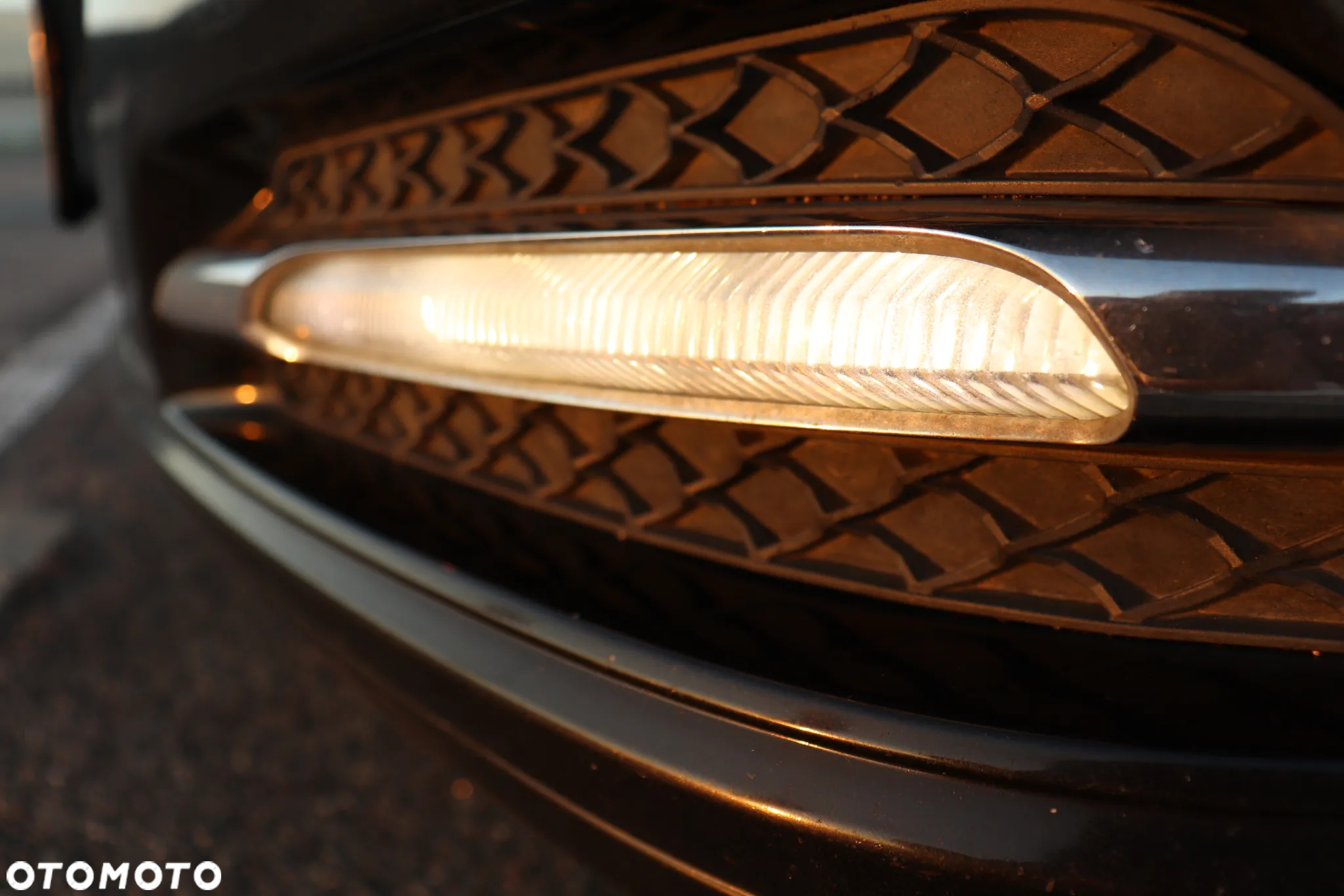 Mercedes-Benz Klasa E 200 CGI BlueEFFICIENCY 7G-TRONIC - 9