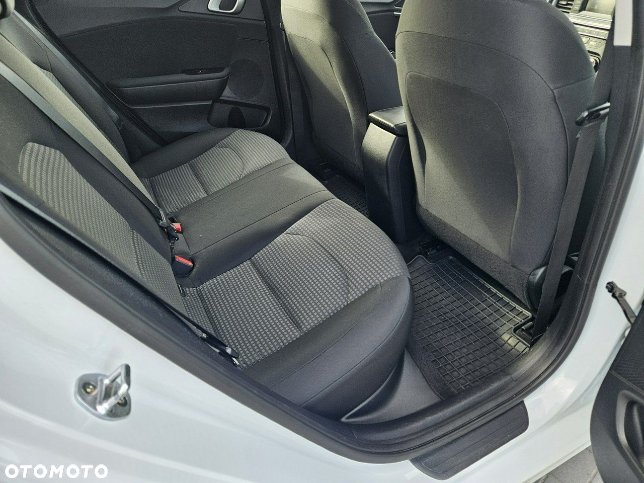 Kia Ceed - 13